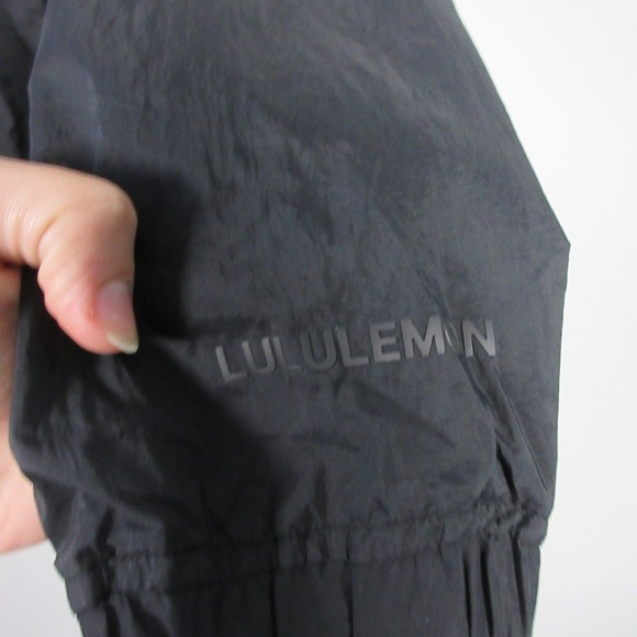 Lululemon Relaxed Fit Gathered Cropped Hoodie Jacket Women 2 Black Peplum 170 - Picture 3 of 13